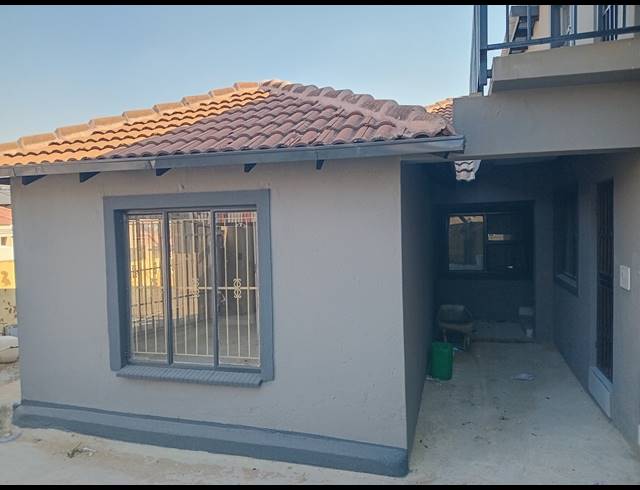 1 BEDROOM FREEHOLD TO LET IN COSMO CITY